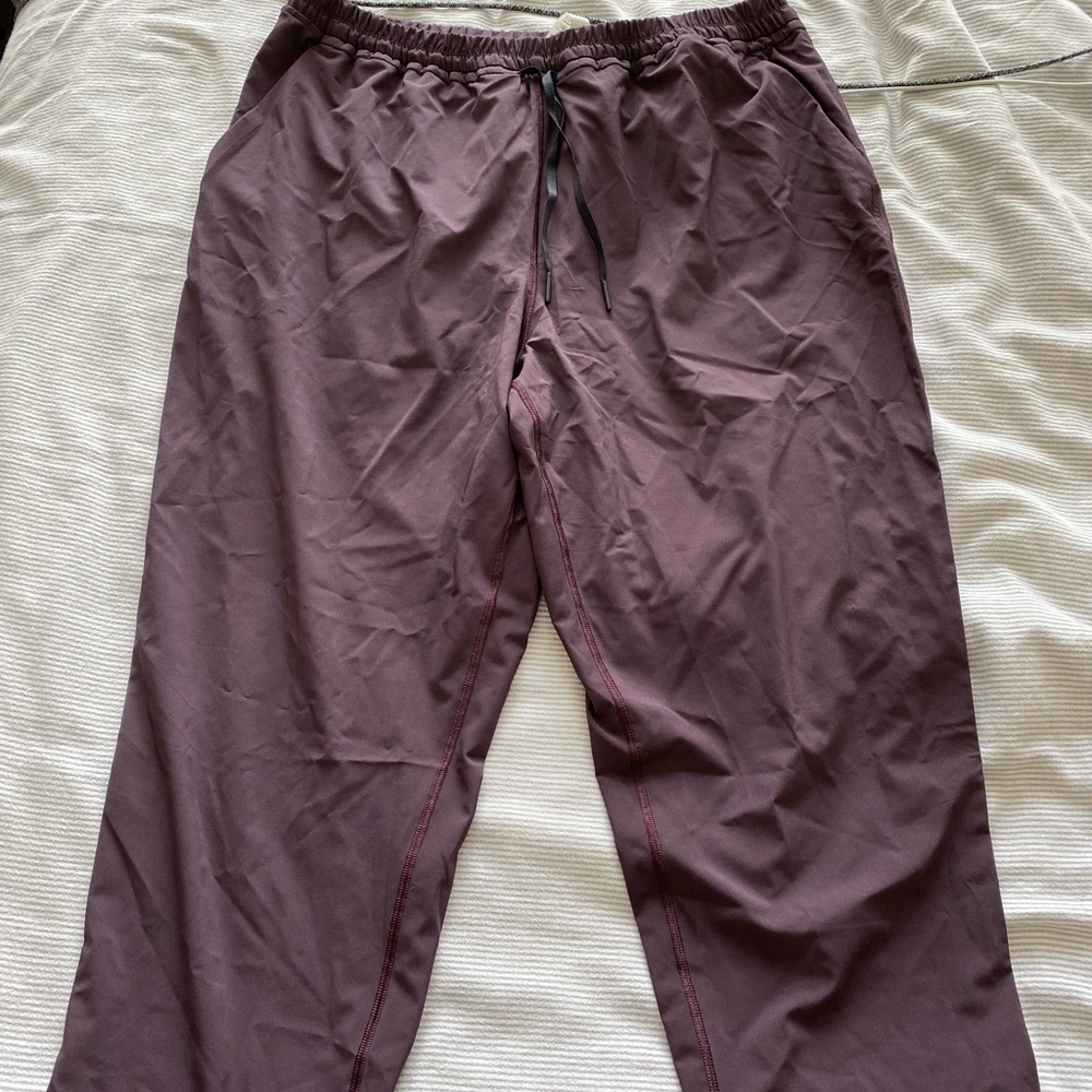 Super cute lululemon cropped pant - deep purple
